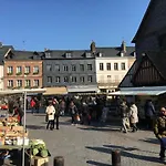 Sous Les Toits D'honfleur