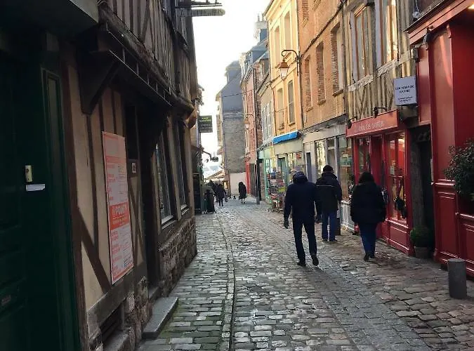 Sous Les Toits D'honfleur Honfleur